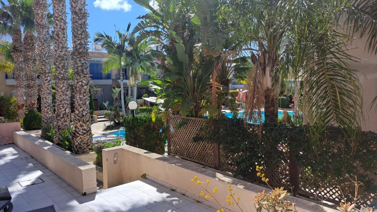 Zom Holiday Apartment Пафос Екстериор снимка