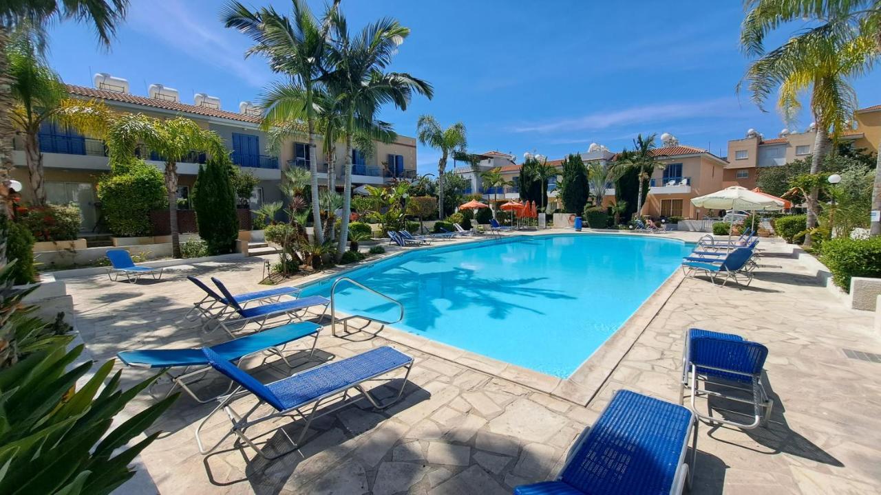 Zom Holiday Apartment Пафос Екстериор снимка