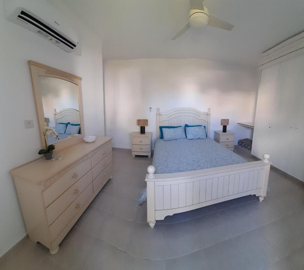 Zom Holiday Apartment Пафос Екстериор снимка