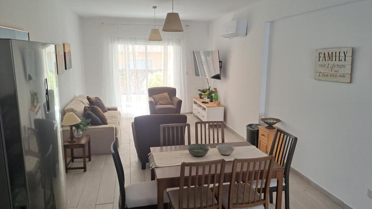 Zom Holiday Apartment Пафос Екстериор снимка