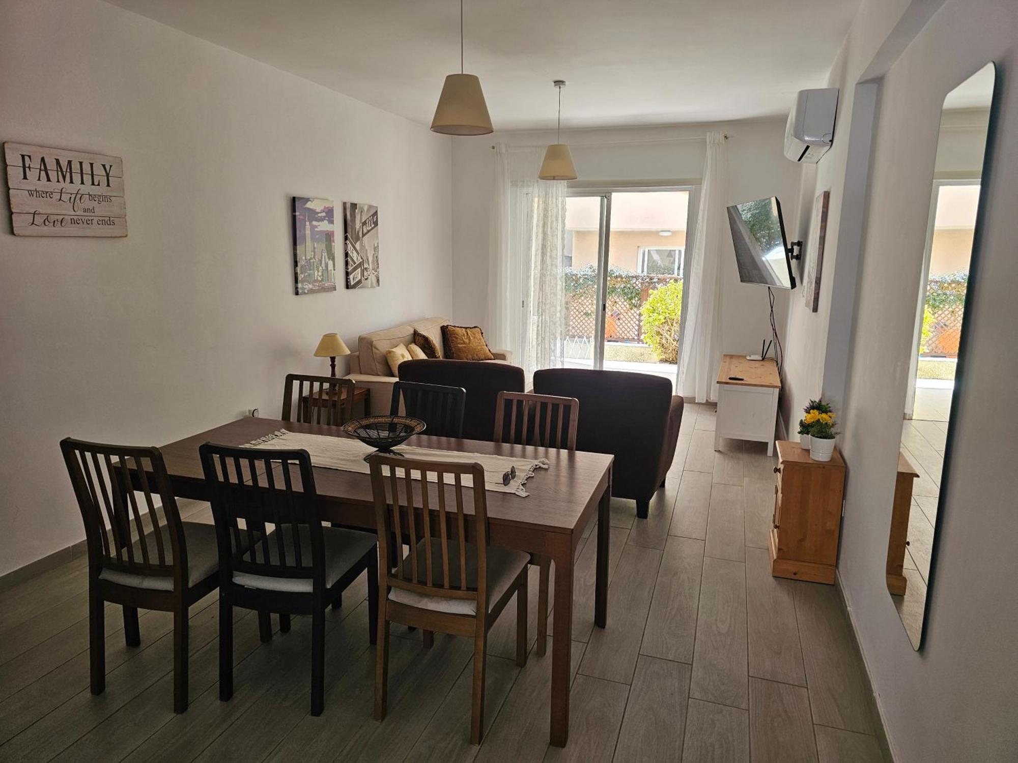 Zom Holiday Apartment Пафос Екстериор снимка